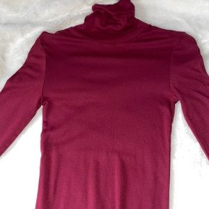 Super flatter sexy comfy dark red turtle neck!